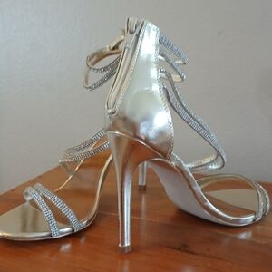 Elegant Steve Madden 8.5M Silver Strappy Heels